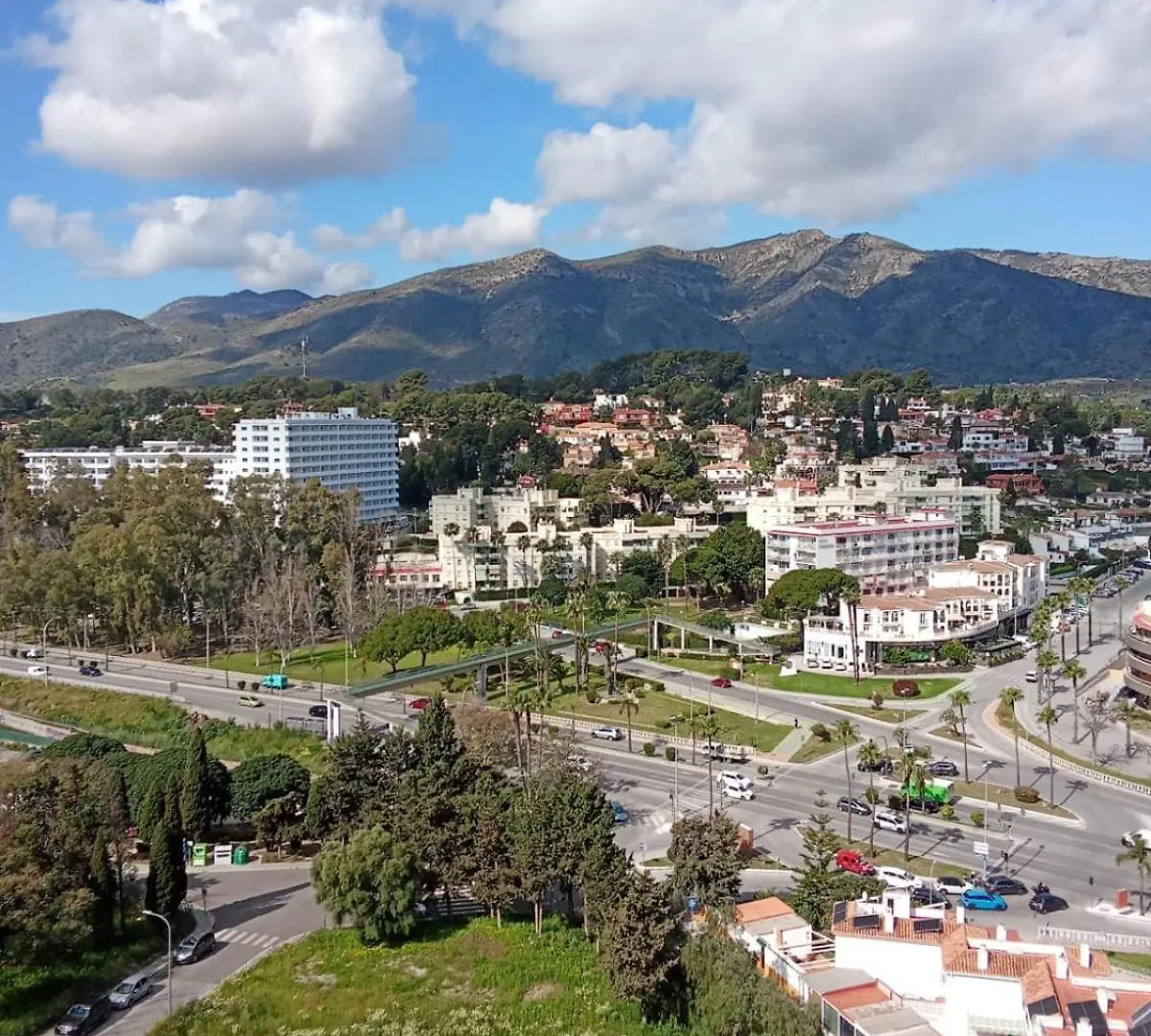 Paradise In Torremolinos Malaga, Recep 24 H, Swimming Pool, Near To The Beach, City Center And Airport, Train, Bus, Taxi Spanje